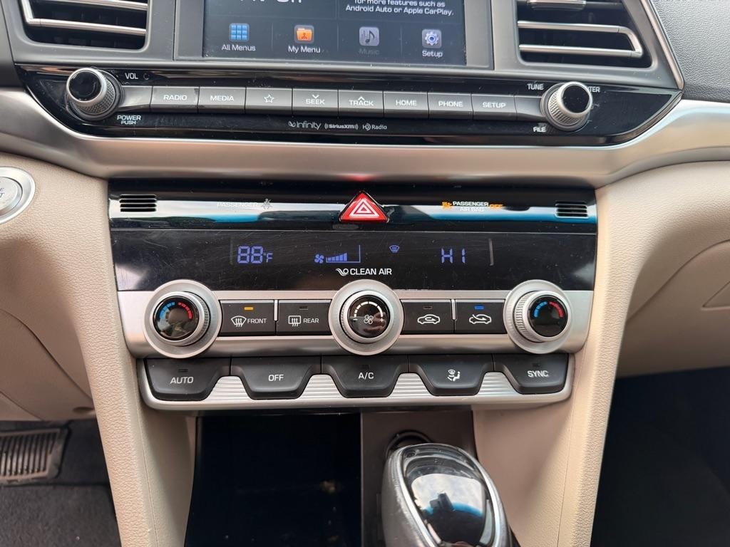 Hyundai Elantra  2020