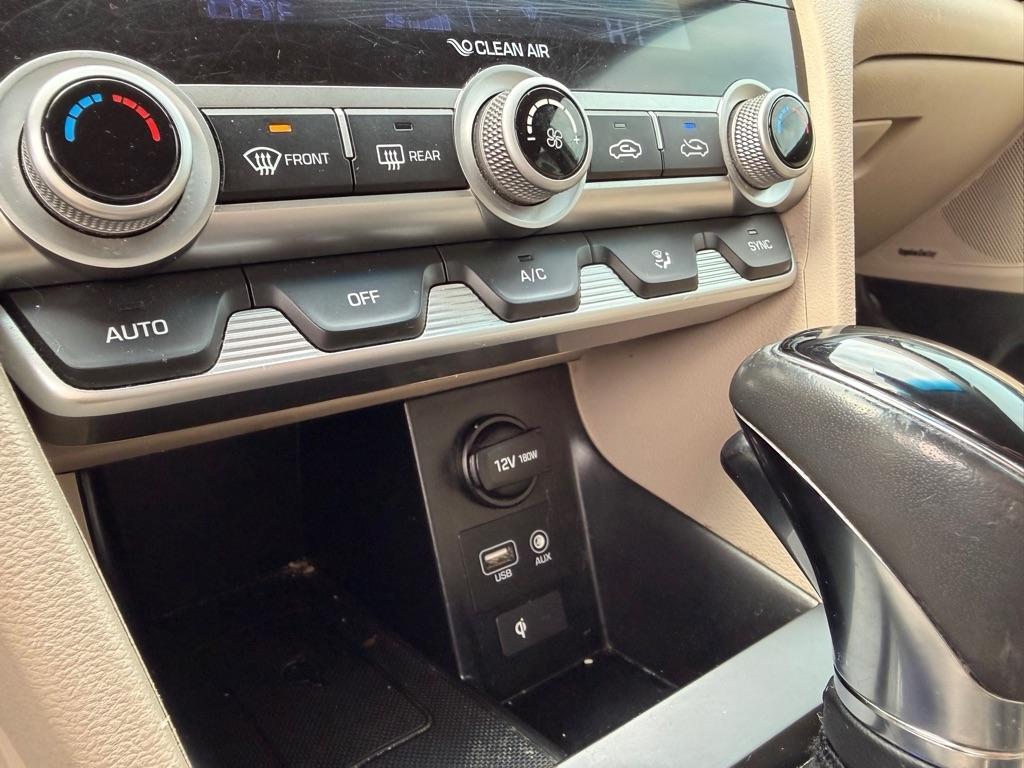 Hyundai Elantra  2020