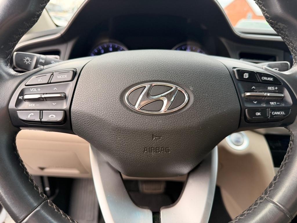 Hyundai Elantra  2020