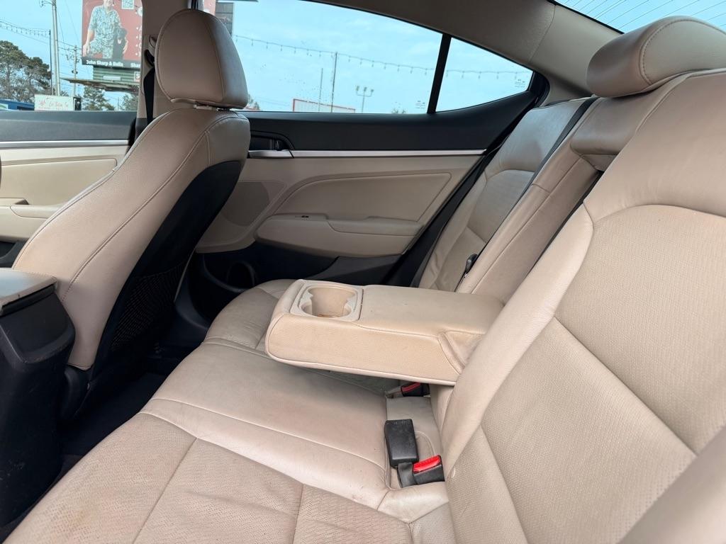 Hyundai Elantra  2020