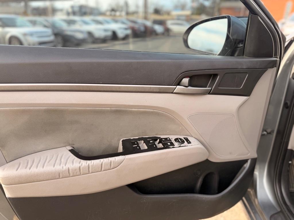 Hyundai Elantra  2018