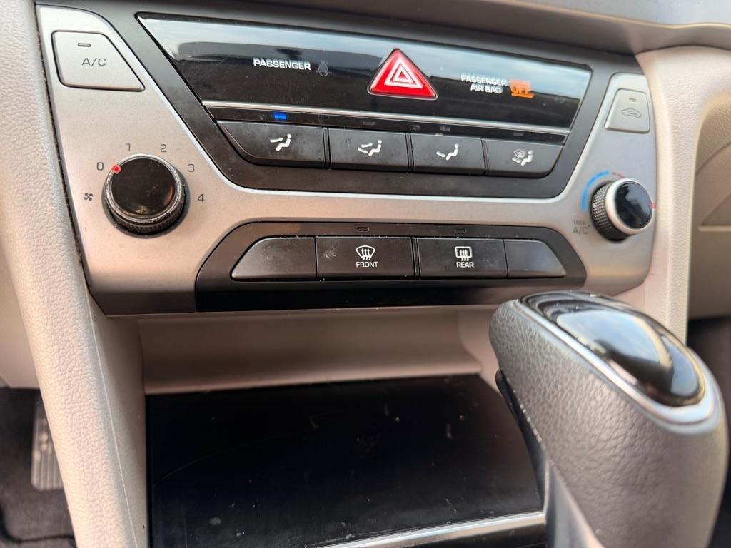 Hyundai Elantra  2018