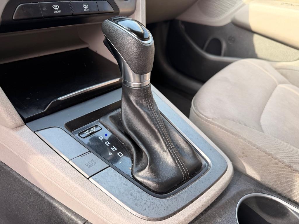 Hyundai Elantra  2018