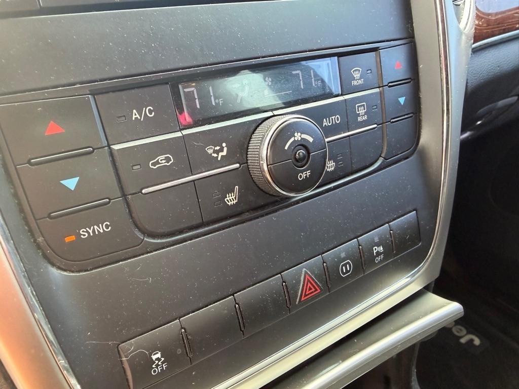 Jeep Grand Cherokee  2011