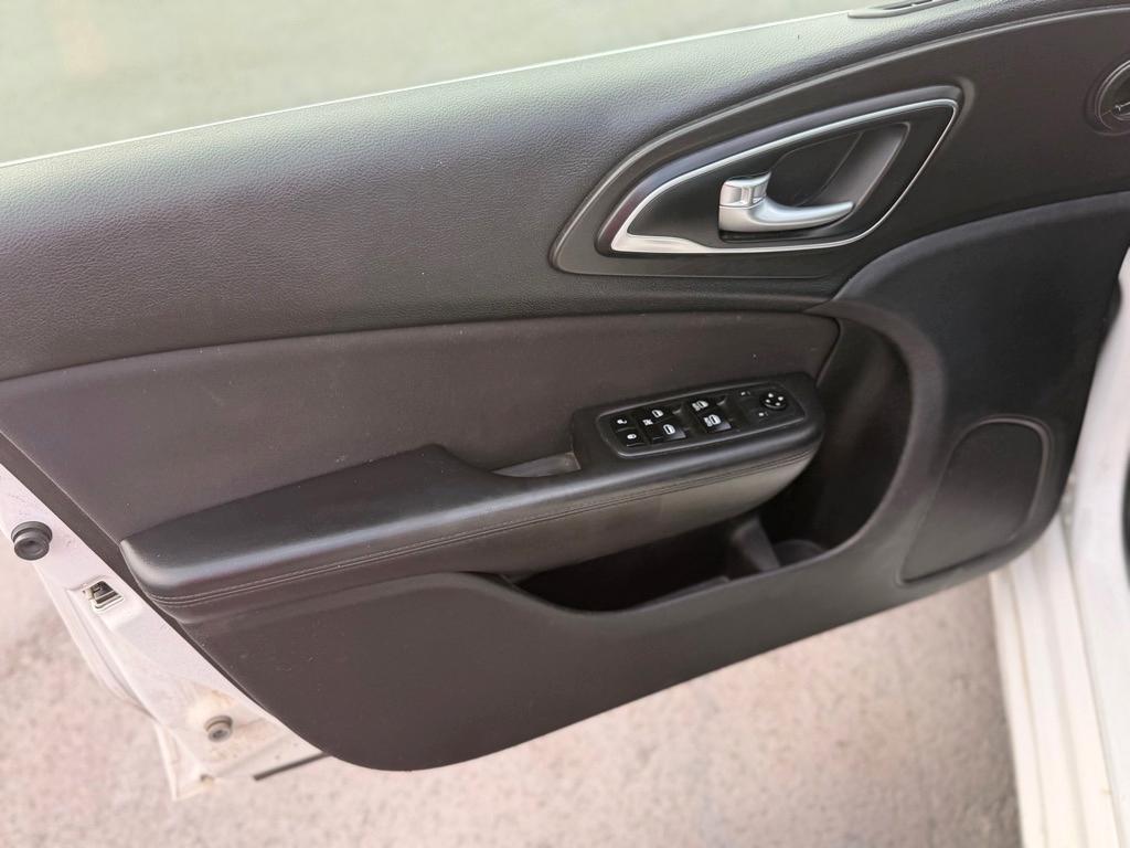 Chrysler 200  2015