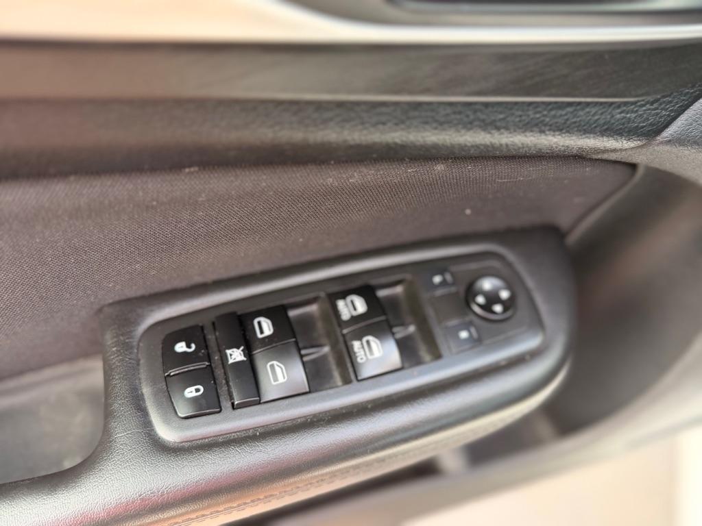 Chrysler 200  2015