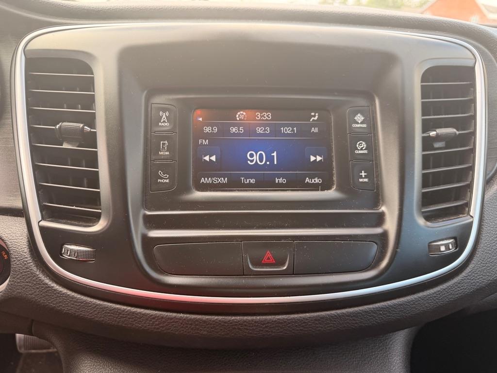 Chrysler 200  2015