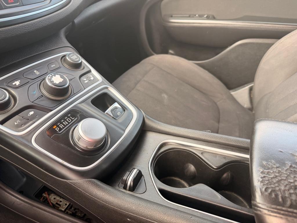Chrysler 200  2015