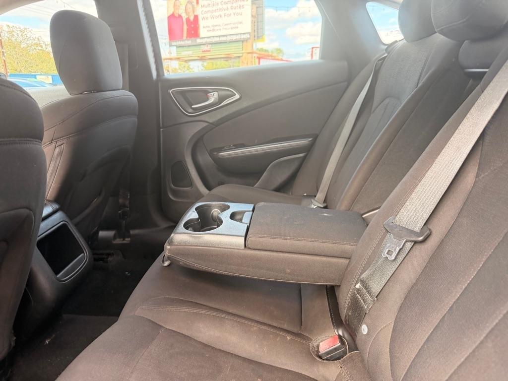 Chrysler 200  2015