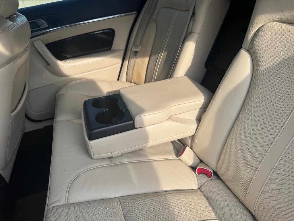Lincoln MKS  2013