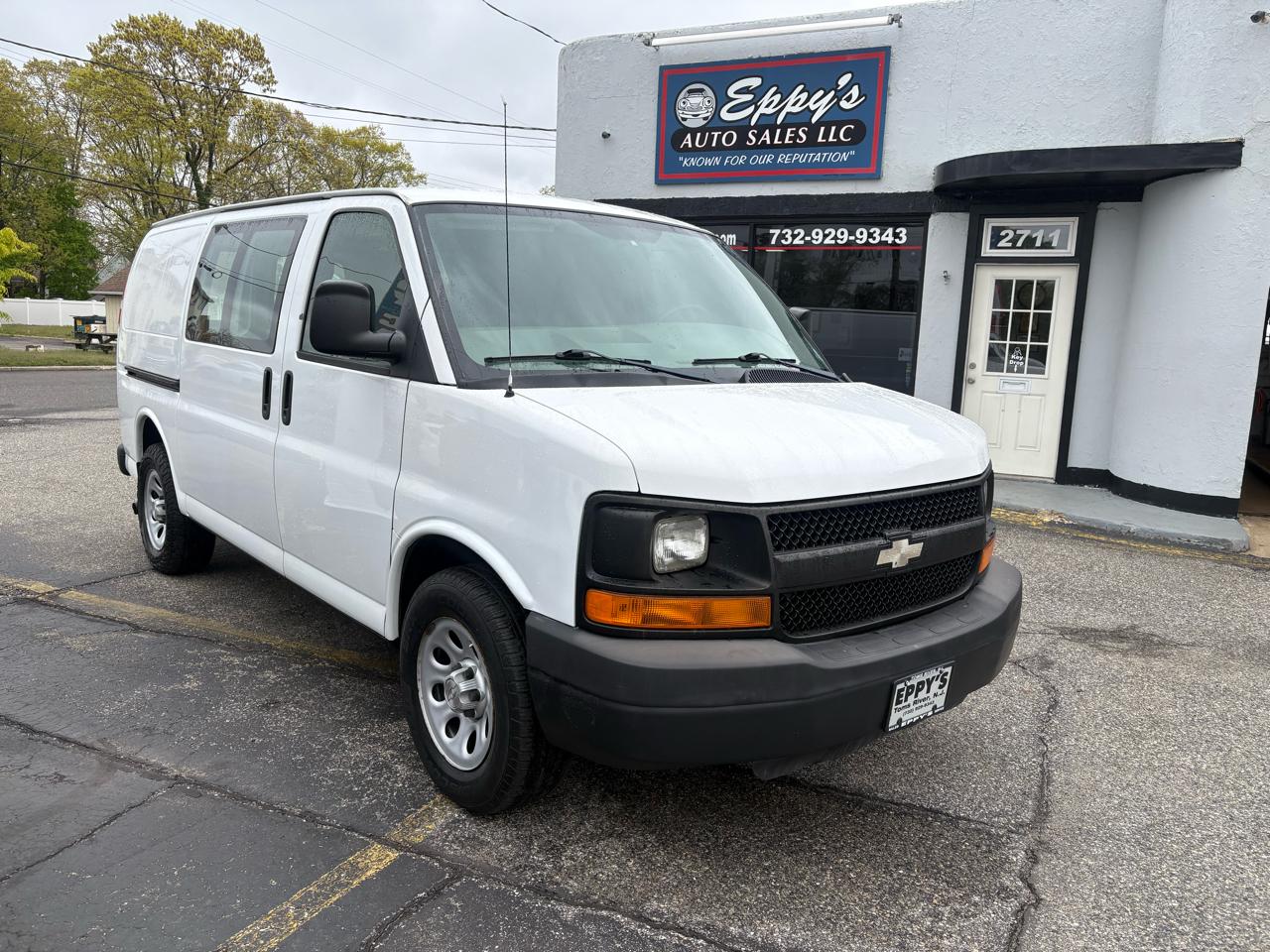 Chevrolet Express Cargo Van RWD 1500 135" 2009