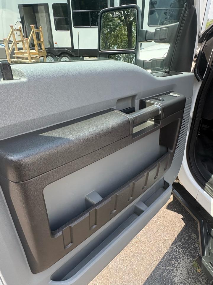 Ford Super Duty F-250 SRW 4WD Reg Cab 137" XLT 2015
