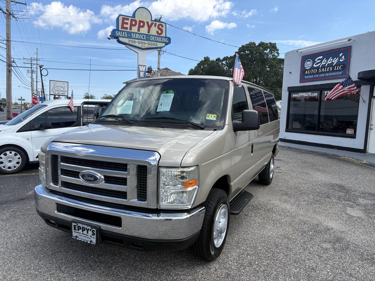 Ford Econoline Wagon E-350 Super Duty XLT 2009