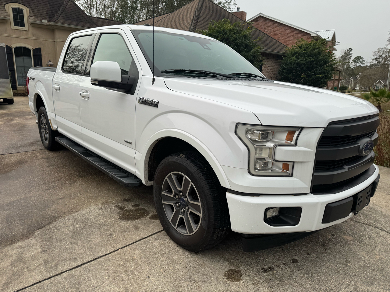 Ford F-150 2WD SuperCrew 145" Lariat 2017