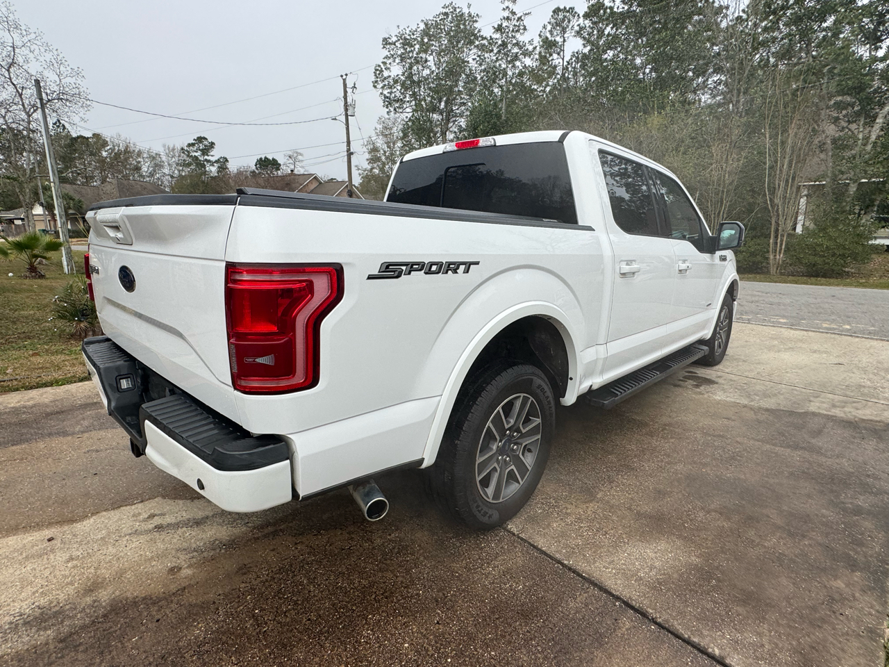 Ford F-150 2WD SuperCrew 145" Lariat 2017