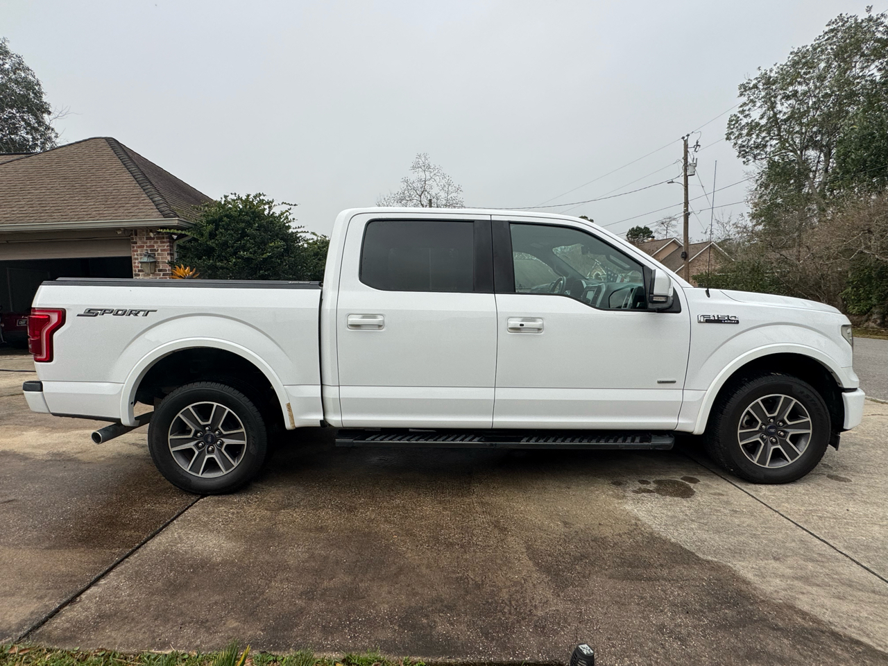 Ford F-150 2WD SuperCrew 145" Lariat 2017