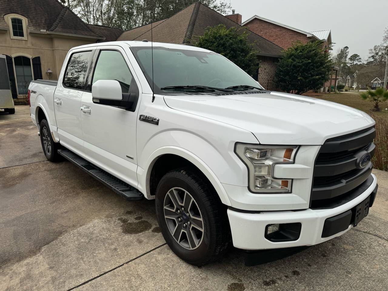 Ford F-150 2WD SuperCrew 145" Lariat 2017