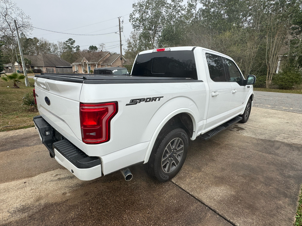 Ford F-150 2WD SuperCrew 145" Lariat 2017