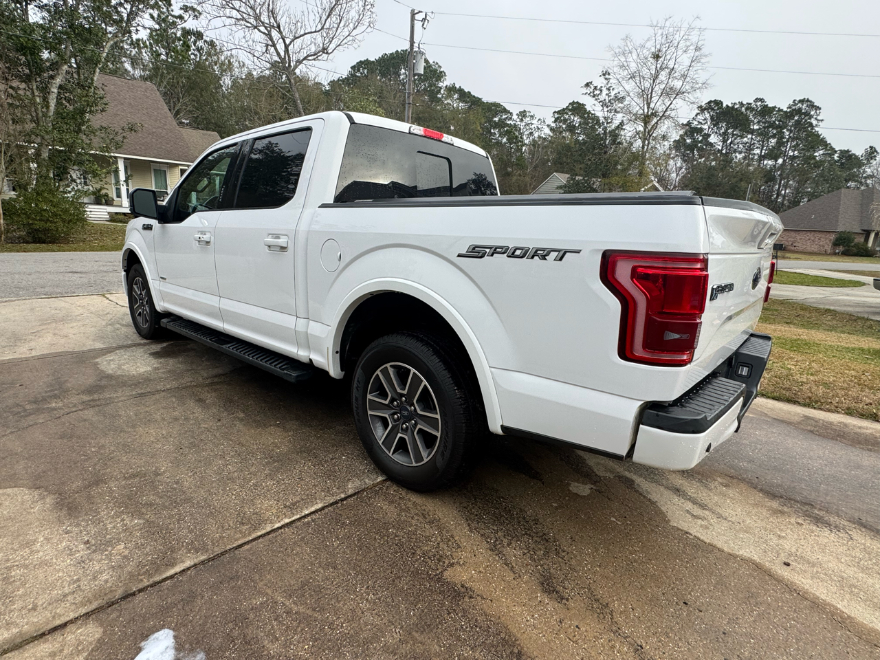 Ford F-150 2WD SuperCrew 145" Lariat 2017