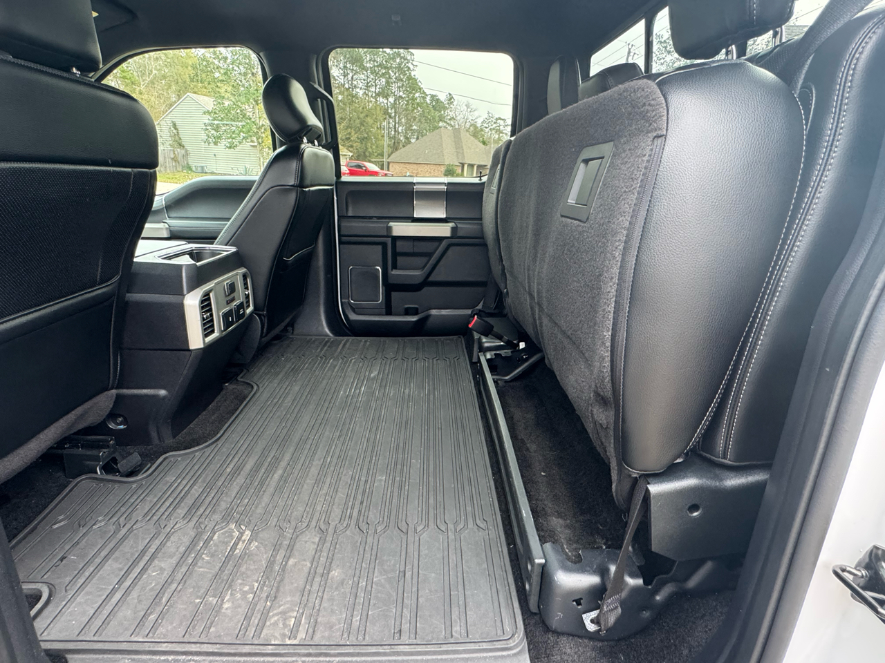 Ford F-150 2WD SuperCrew 145" Lariat 2017