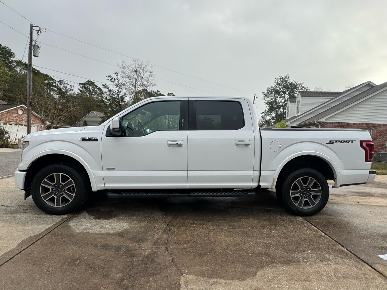 Ford F-150 2WD SuperCrew 145" Lariat 2017