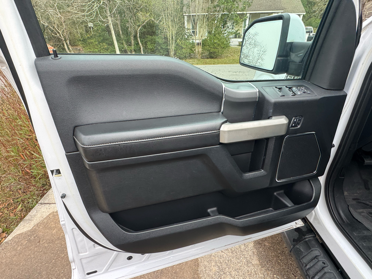 Ford F-150 2WD SuperCrew 145" Lariat 2017