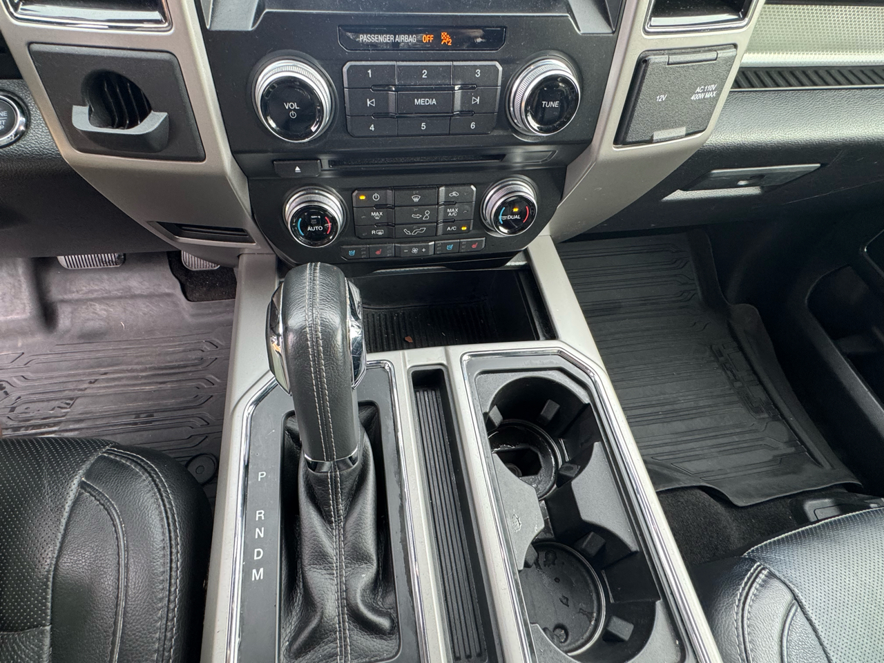 Ford F-150 2WD SuperCrew 145" Lariat 2017