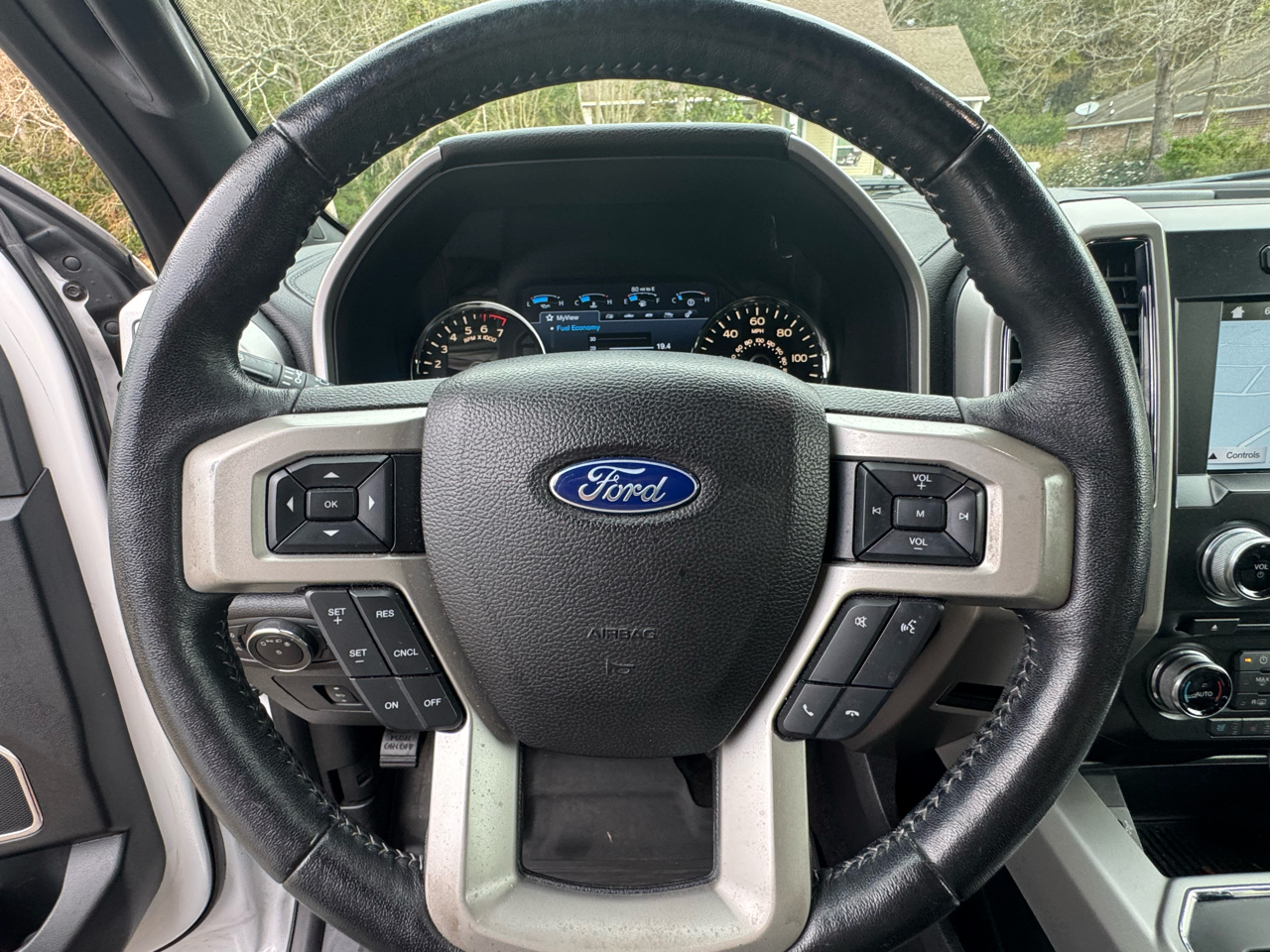 Ford F-150 2WD SuperCrew 145" Lariat 2017