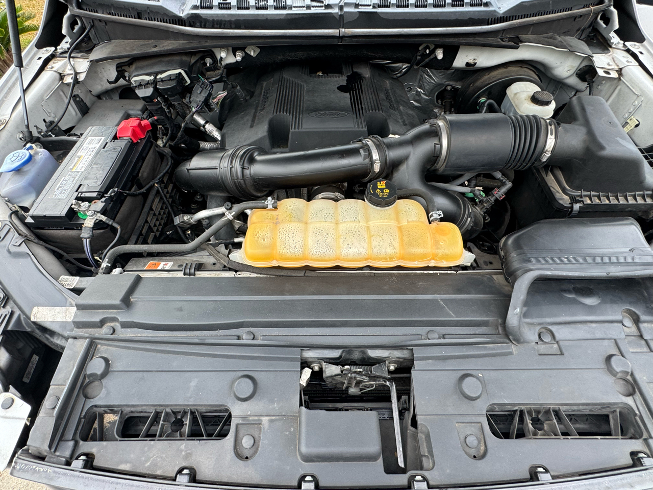 Ford F-150 2WD SuperCrew 145" Lariat 2017