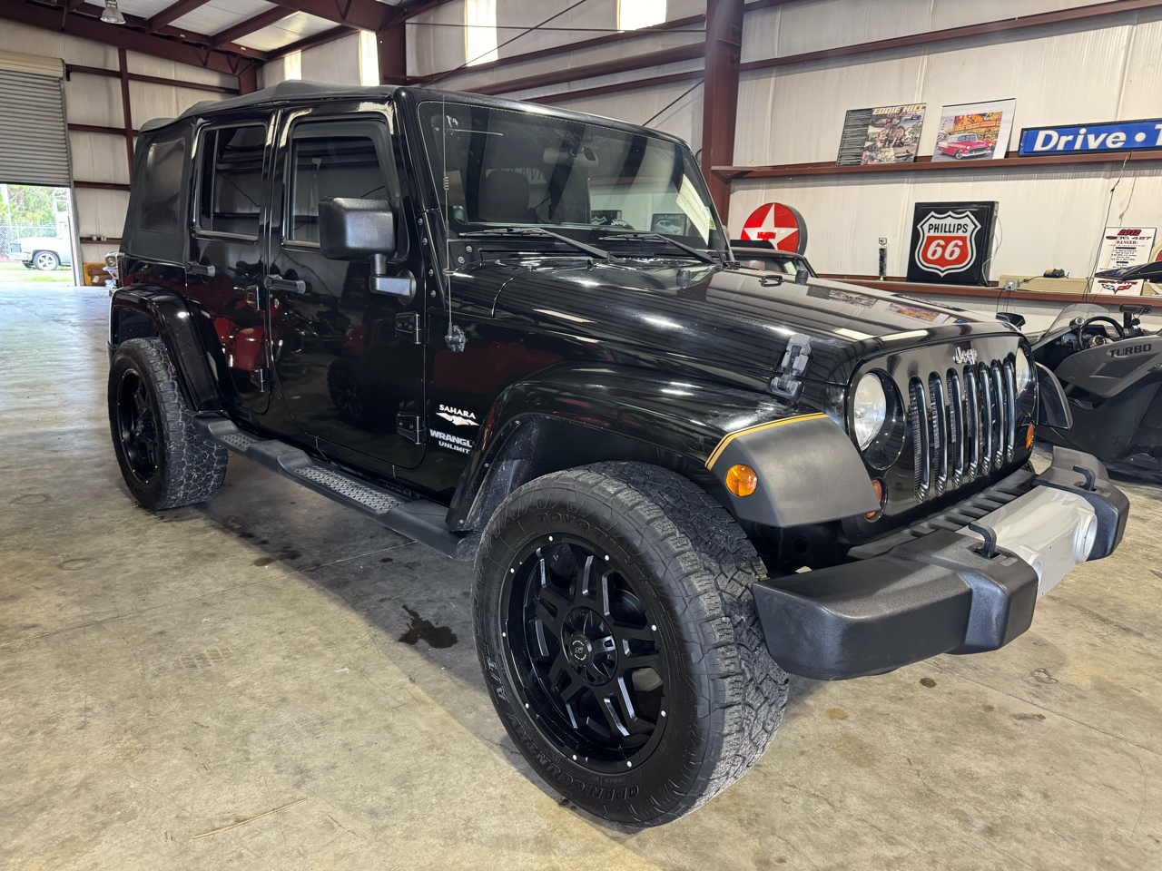 Jeep Wrangler Unlimited Sahara 4WD 2012