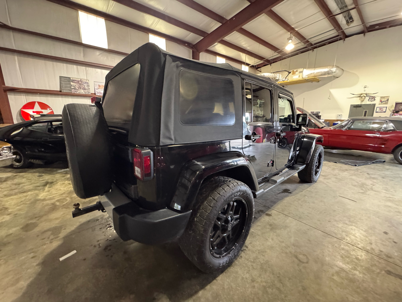 Jeep Wrangler Unlimited Sahara 4WD 2012
