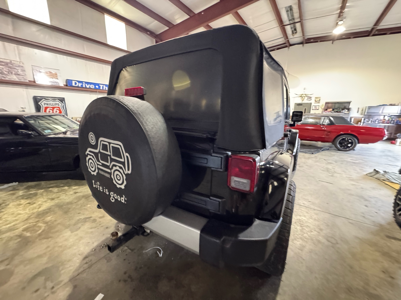 Jeep Wrangler Unlimited Sahara 4WD 2012