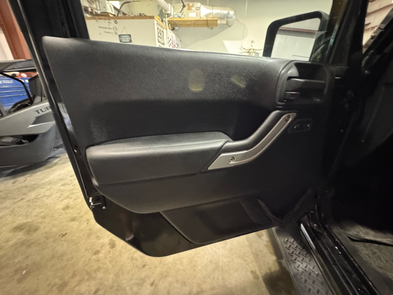 Jeep Wrangler Unlimited Sahara 4WD 2012