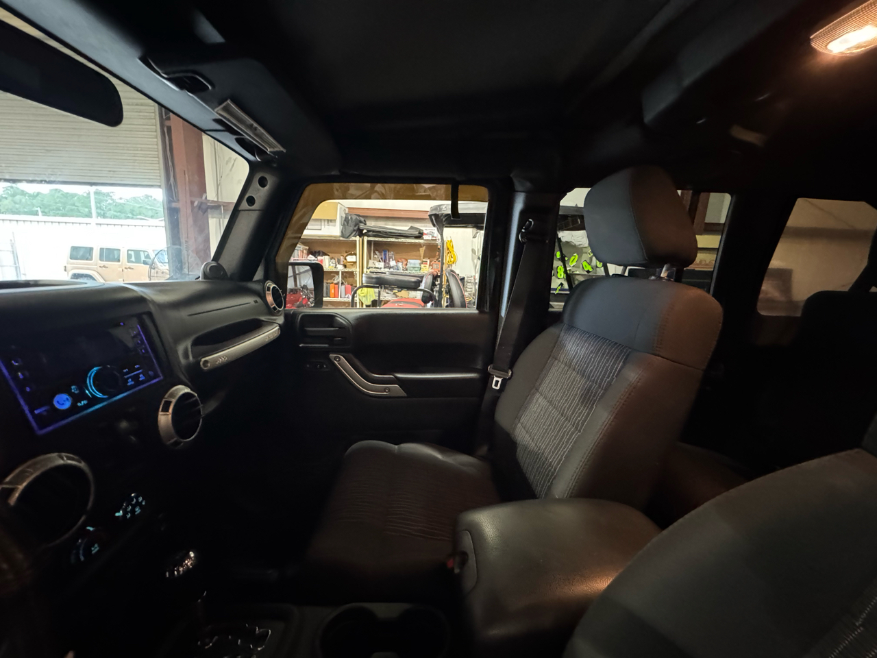 Jeep Wrangler Unlimited Sahara 4WD 2012