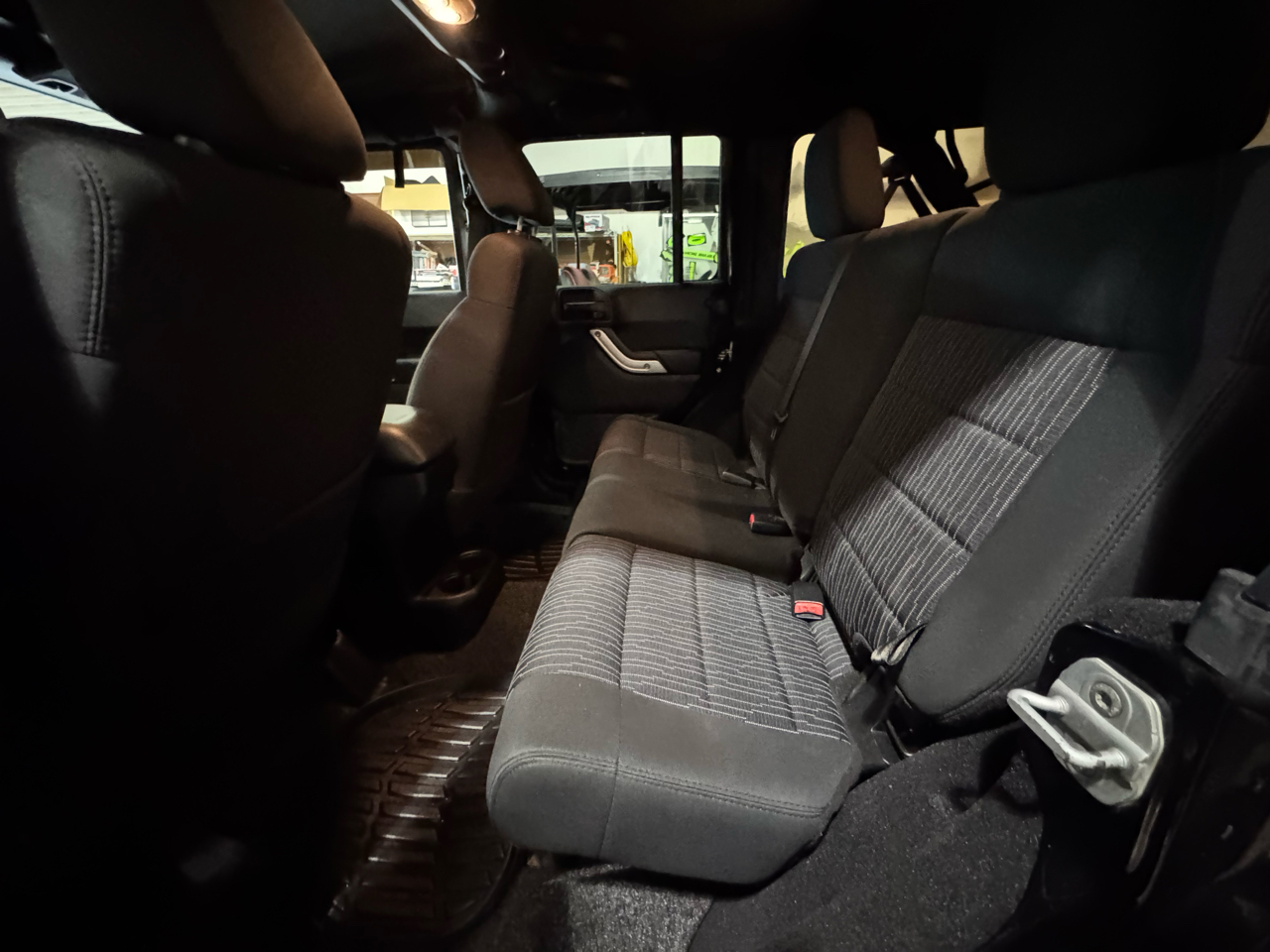 Jeep Wrangler Unlimited Sahara 4WD 2012