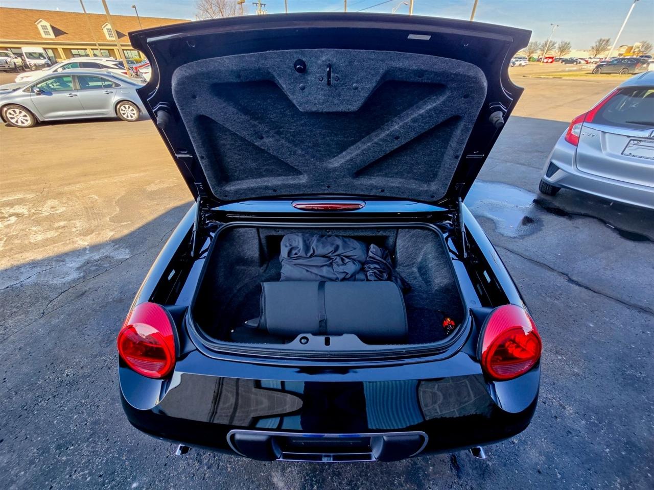 Ford Thunderbird  2002