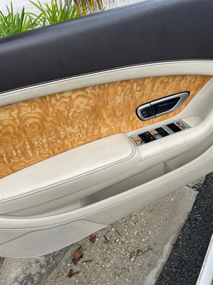 Bentley Continental GTC  2014