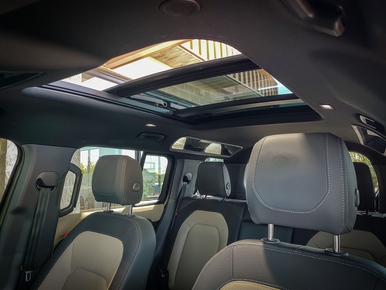 Land Rover Defender  2023