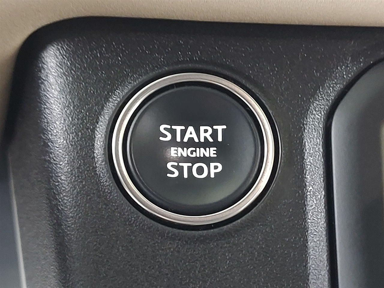 Land Rover Defender  2023