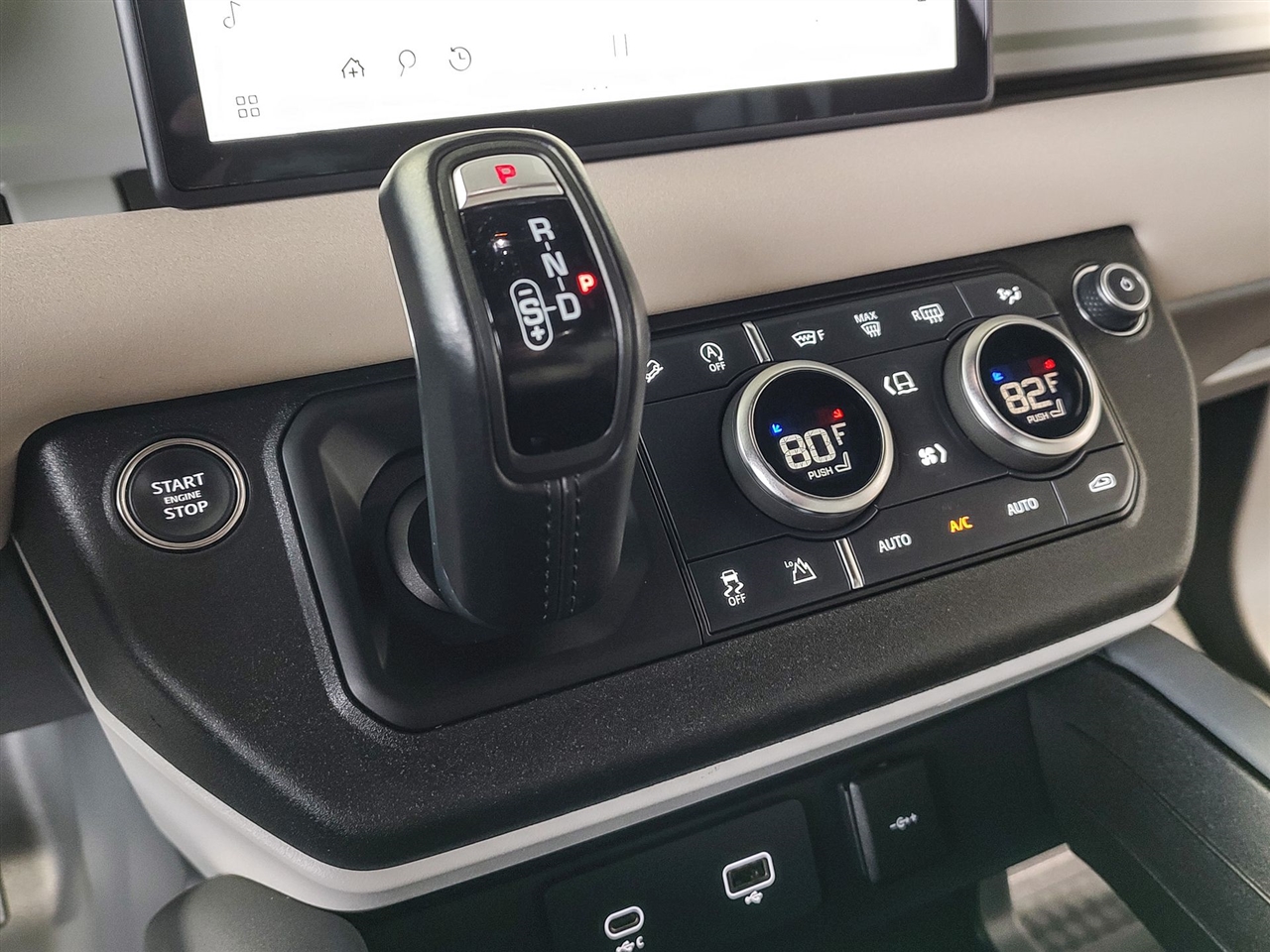 Land Rover Defender  2023