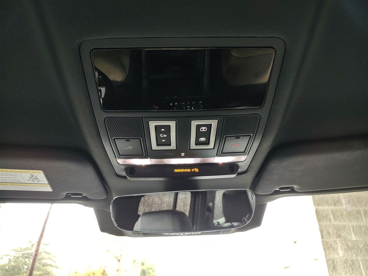 Land Rover Defender  2023