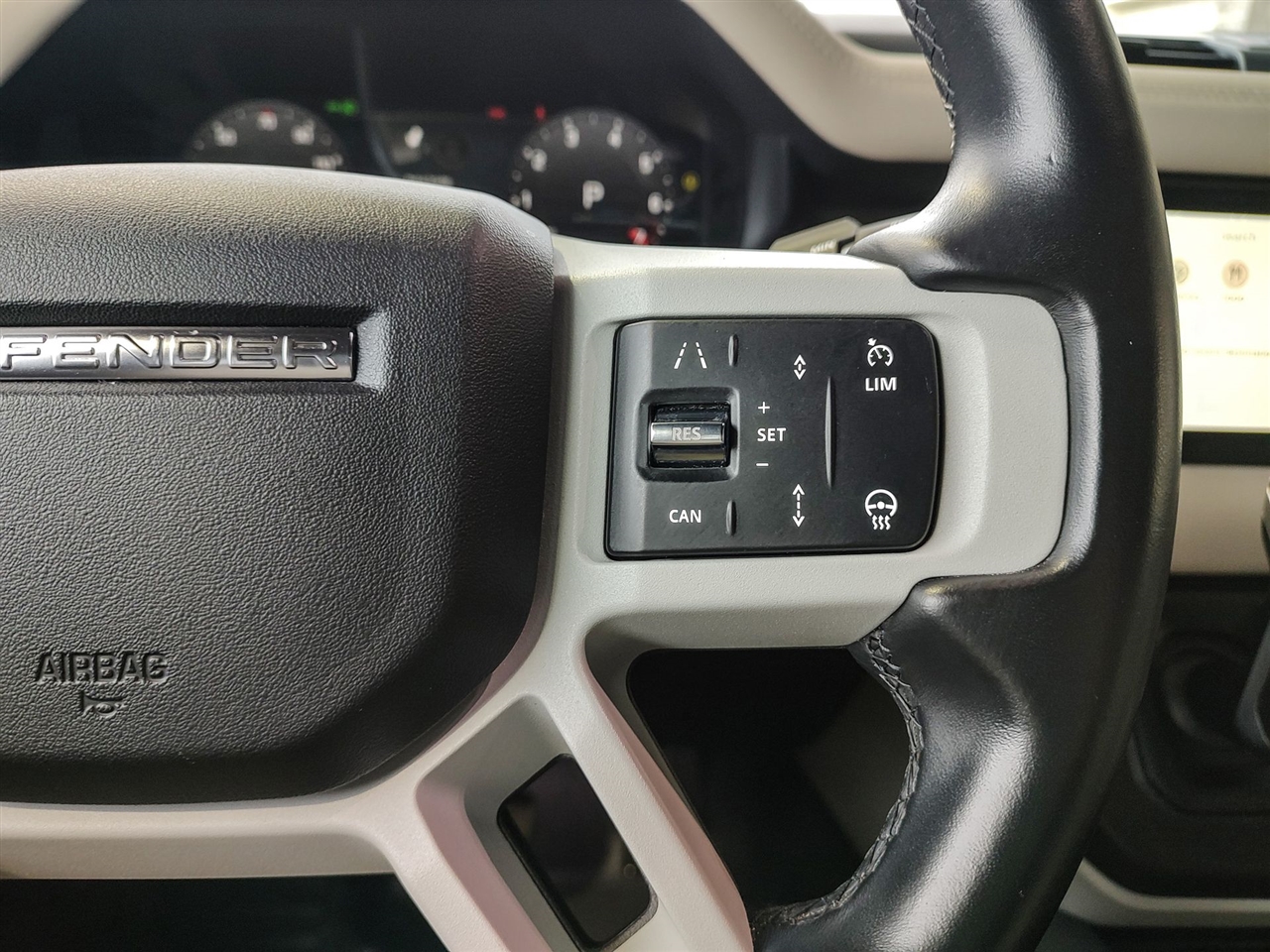 Land Rover Defender  2023