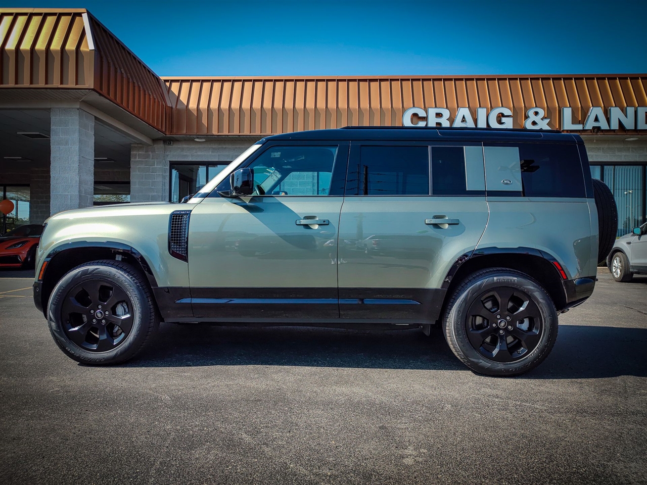 Land Rover Defender  2023