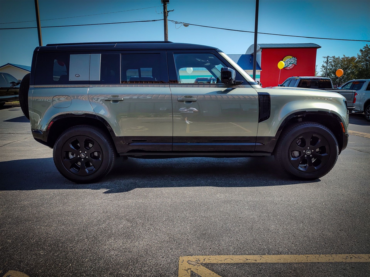 Land Rover Defender  2023