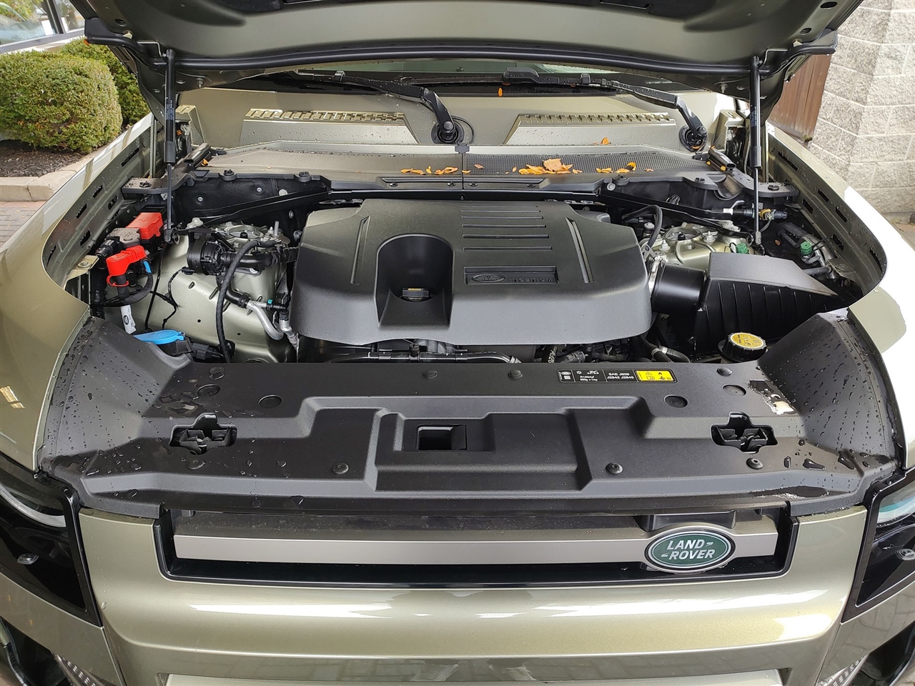 Land Rover Defender  2023