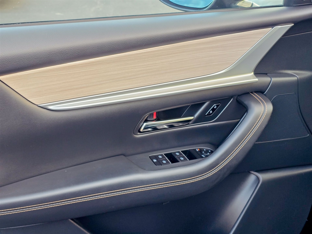 Mazda CX-70 PHEV Premium Package AWD 2025