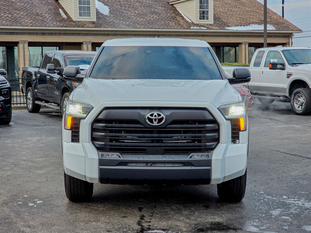 Toyota Tundra SR5 CrewMax 4WD 2024