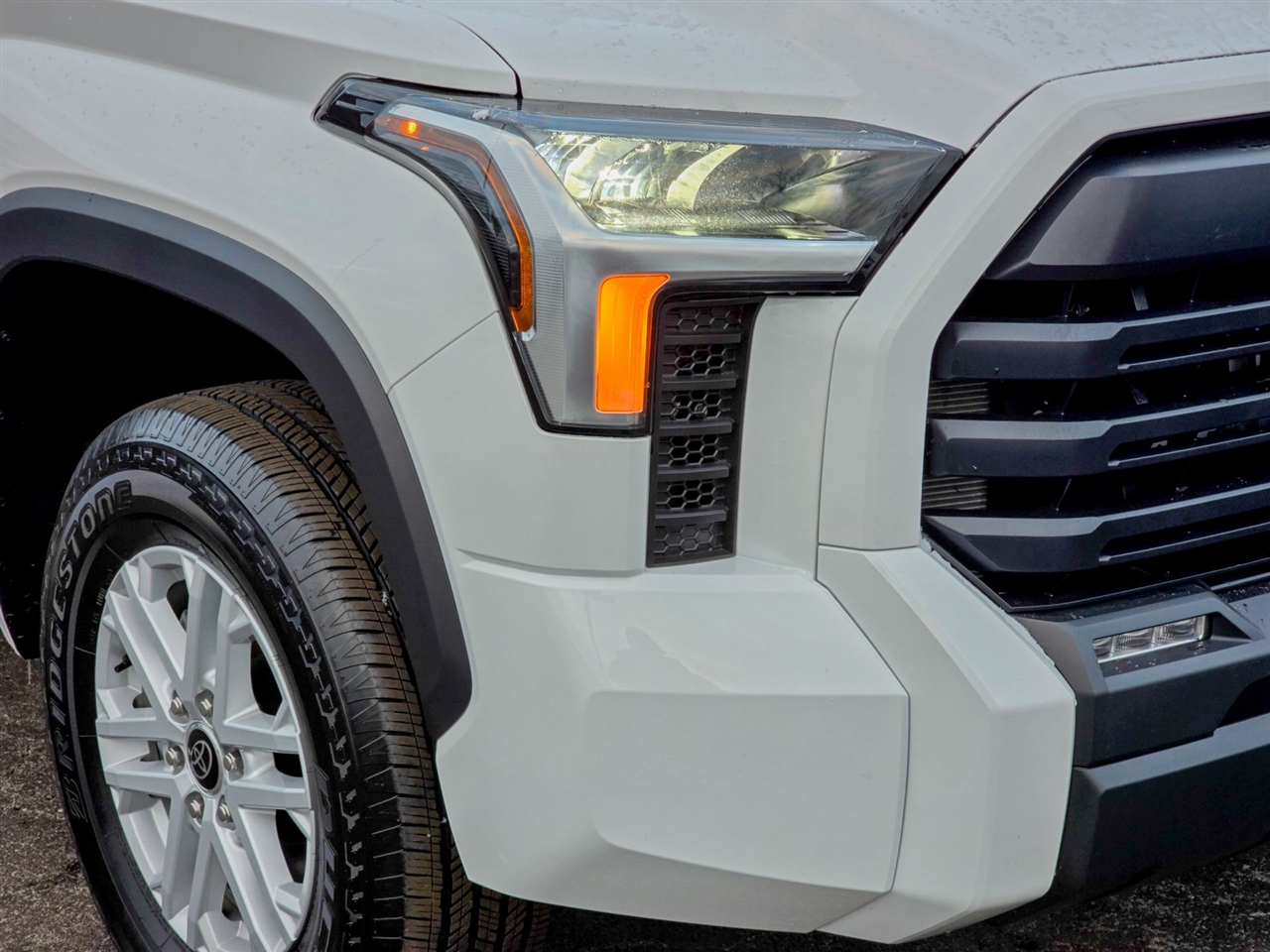 Toyota Tundra SR5 CrewMax 4WD 2024