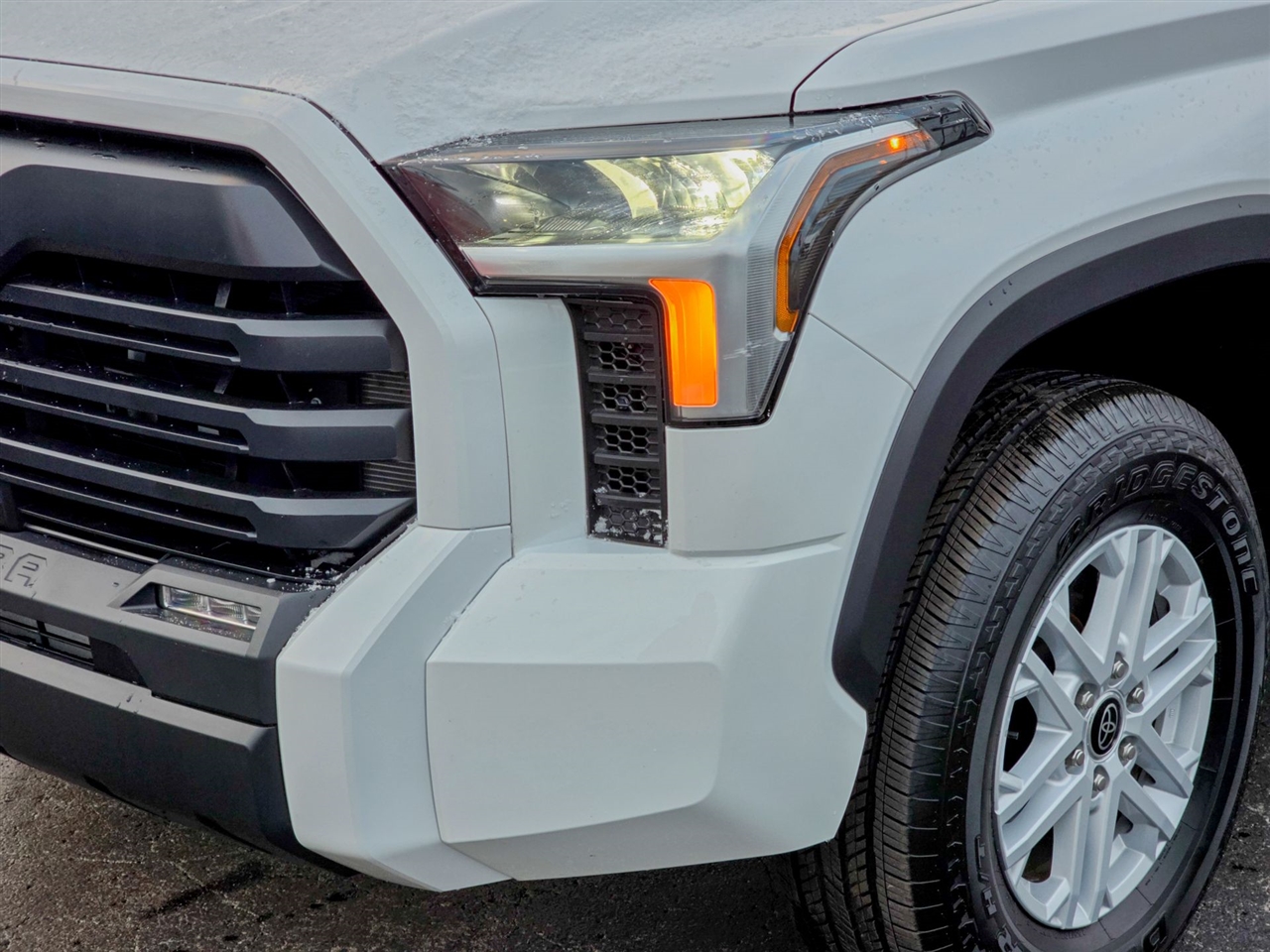 Toyota Tundra SR5 CrewMax 4WD 2024