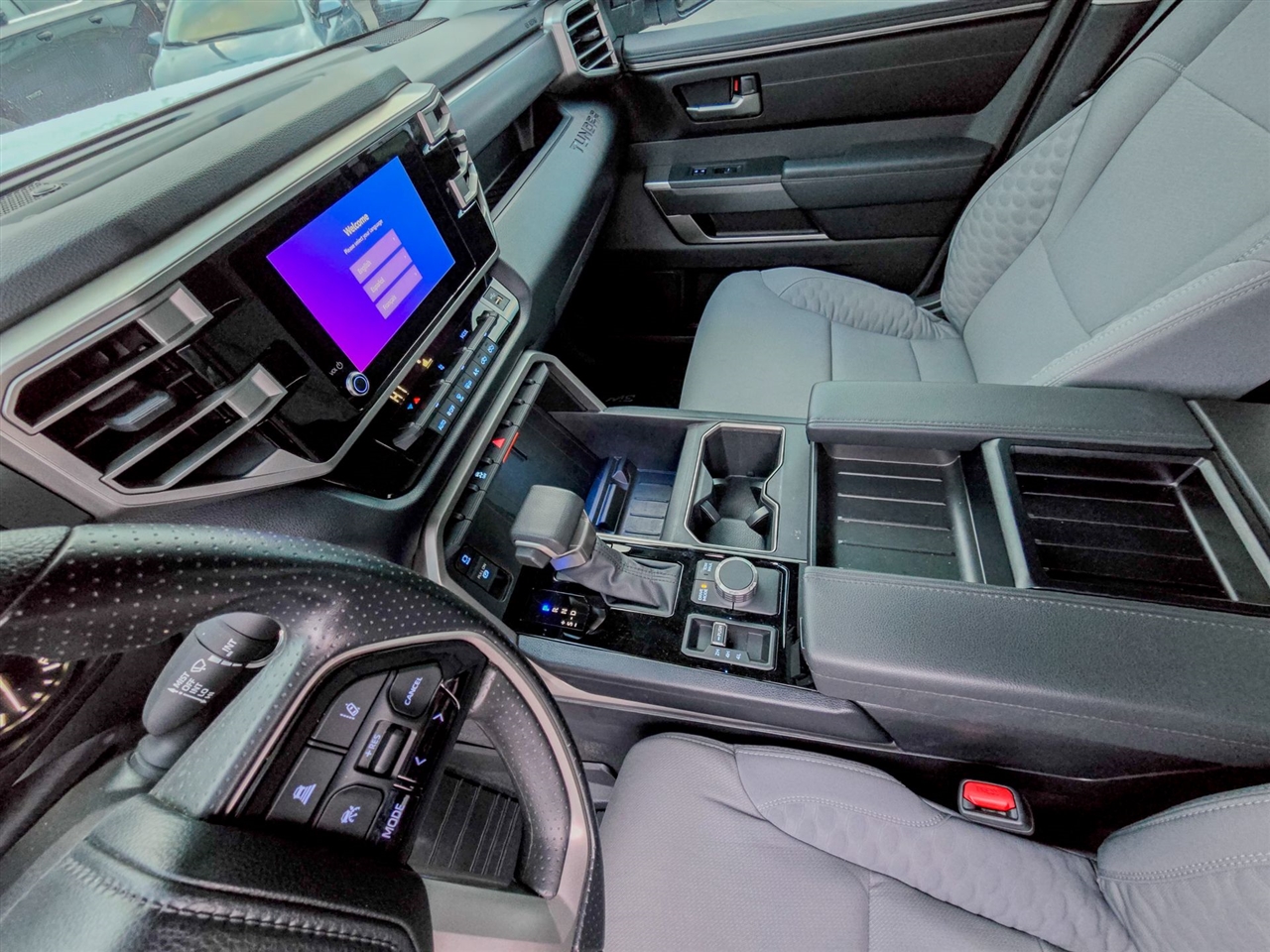 Toyota Tundra SR5 CrewMax 4WD 2024